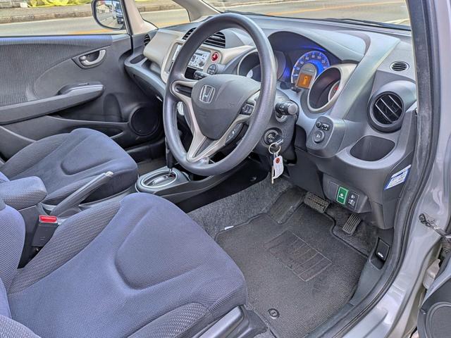 フィットハイブリッド ベースグレード　純正ＣＤ／ＡＵＸ／クルコン／ＥＴＣ／オートＡＣ／禁煙／キーレス／ＥＣＯＮモード／シートリフター／バニティミラー／ウィンカーミラー／チップアップシート（35枚目）