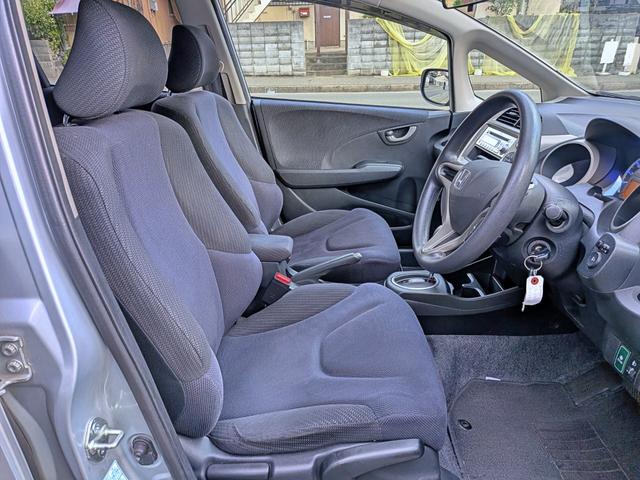 フィットハイブリッド ベースグレード　純正ＣＤ／ＡＵＸ／クルコン／ＥＴＣ／オートＡＣ／禁煙／キーレス／ＥＣＯＮモード／シートリフター／バニティミラー／ウィンカーミラー／チップアップシート（36枚目）