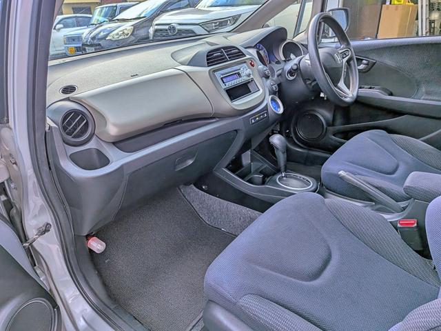 フィットハイブリッド ベースグレード　純正ＣＤ／ＡＵＸ／クルコン／ＥＴＣ／オートＡＣ／禁煙／キーレス／ＥＣＯＮモード／シートリフター／バニティミラー／ウィンカーミラー／チップアップシート（38枚目）