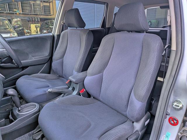 フィットハイブリッド ベースグレード　純正ＣＤ／ＡＵＸ／クルコン／ＥＴＣ／オートＡＣ／禁煙／キーレス／ＥＣＯＮモード／シートリフター／バニティミラー／ウィンカーミラー／チップアップシート（40枚目）