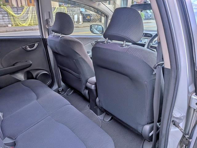 フィットハイブリッド ベースグレード　純正ＣＤ／ＡＵＸ／クルコン／ＥＴＣ／オートＡＣ／禁煙／キーレス／ＥＣＯＮモード／シートリフター／バニティミラー／ウィンカーミラー／チップアップシート（41枚目）