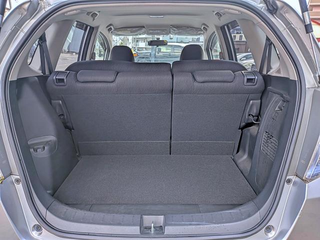 フィットハイブリッド ベースグレード　純正ＣＤ／ＡＵＸ／クルコン／ＥＴＣ／オートＡＣ／禁煙／キーレス／ＥＣＯＮモード／シートリフター／バニティミラー／ウィンカーミラー／チップアップシート（47枚目）