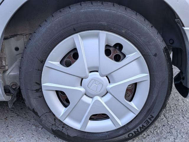 フィットハイブリッド ベースグレード　純正ＣＤ／ＡＵＸ／クルコン／ＥＴＣ／オートＡＣ／禁煙／キーレス／ＥＣＯＮモード／シートリフター／バニティミラー／ウィンカーミラー／チップアップシート（54枚目）