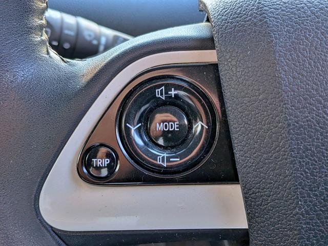 プリウス Ｓ　フルエアロ／純ナビ地デジ／ＢＴ／ＬＥＤヘッド／スマートキー／ステリモ／オートＡＣ／オートライト／ウィンカーミラー／純１５ＡＷ／ＶＳＣ／トノカバー／シートリフター／ＣＤ／ＡＵＸ（11枚目）