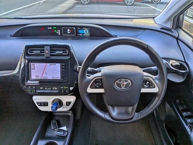 プリウス Ｓ　フルエアロ／純ナビ地デジ／ＢＴ／ＬＥＤヘッド／スマートキー／ステリモ／オートＡＣ／オートライト／ウィンカーミラー／純１５ＡＷ／ＶＳＣ／トノカバー／シートリフター／ＣＤ／ＡＵＸ（21枚目）