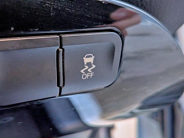 プリウス Ｓ　フルエアロ／純ナビ地デジ／ＢＴ／ＬＥＤヘッド／スマートキー／ステリモ／オートＡＣ／オートライト／ウィンカーミラー／純１５ＡＷ／ＶＳＣ／トノカバー／シートリフター／ＣＤ／ＡＵＸ（28枚目）