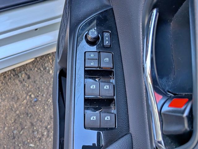 プリウス Ｓ　フルエアロ／純ナビ地デジ／ＢＴ／ＬＥＤヘッド／スマートキー／ステリモ／オートＡＣ／オートライト／ウィンカーミラー／純１５ＡＷ／ＶＳＣ／トノカバー／シートリフター／ＣＤ／ＡＵＸ（35枚目）