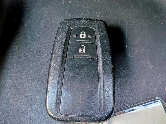 プリウス Ｓ　フルエアロ／純ナビ地デジ／ＢＴ／ＬＥＤヘッド／スマートキー／ステリモ／オートＡＣ／オートライト／ウィンカーミラー／純１５ＡＷ／ＶＳＣ／トノカバー／シートリフター／ＣＤ／ＡＵＸ（36枚目）