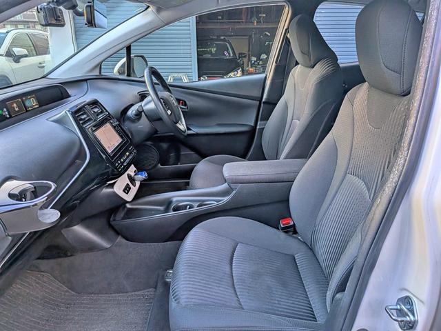 プリウス Ｓ　フルエアロ／純ナビ地デジ／ＢＴ／ＬＥＤヘッド／スマートキー／ステリモ／オートＡＣ／オートライト／ウィンカーミラー／純１５ＡＷ／ＶＳＣ／トノカバー／シートリフター／ＣＤ／ＡＵＸ（41枚目）