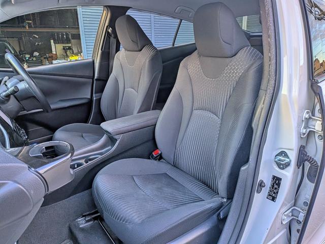 プリウス Ｓ　フルエアロ／純ナビ地デジ／ＢＴ／ＬＥＤヘッド／スマートキー／ステリモ／オートＡＣ／オートライト／ウィンカーミラー／純１５ＡＷ／ＶＳＣ／トノカバー／シートリフター／ＣＤ／ＡＵＸ（42枚目）