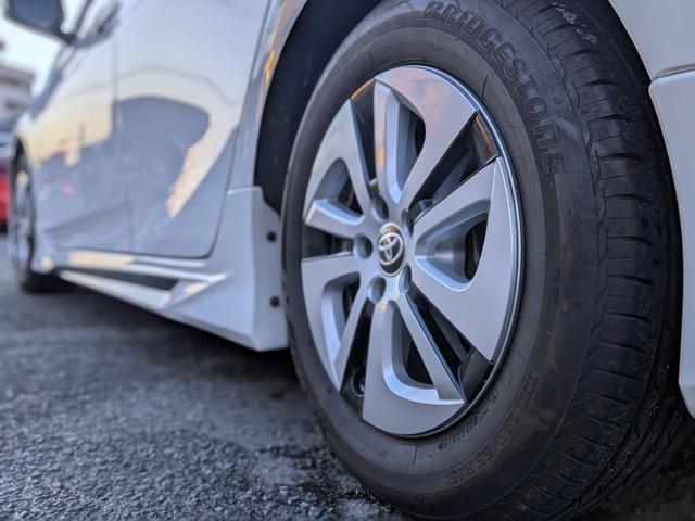 プリウス Ｓ　フルエアロ／純ナビ地デジ／ＢＴ／ＬＥＤヘッド／スマートキー／ステリモ／オートＡＣ／オートライト／ウィンカーミラー／純１５ＡＷ／ＶＳＣ／トノカバー／シートリフター／ＣＤ／ＡＵＸ（52枚目）