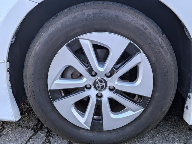 プリウス Ｓ　フルエアロ／純ナビ地デジ／ＢＴ／ＬＥＤヘッド／スマートキー／ステリモ／オートＡＣ／オートライト／ウィンカーミラー／純１５ＡＷ／ＶＳＣ／トノカバー／シートリフター／ＣＤ／ＡＵＸ（54枚目）