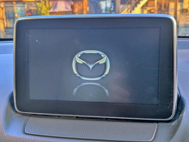 デミオ ＸＤツーリング　Ｌパッケージ　６ＭＴ／衝突軽減／純ナビ／ハーフレザー／ＨＵＤ／ＥＴＣ／クルコン／フルセグ／ＢＴ／オートＡＣ／ＬＥＤヘッド／フォグ／オートライト／ＶＤＣ／アイドリングＳＴＯＰ／純１６ＡＷ／ステリモ／リアスポイラー（7枚目）