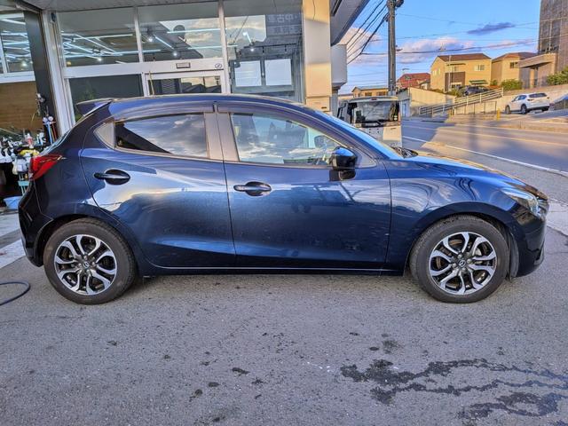 デミオ ＸＤツーリング　Ｌパッケージ　６ＭＴ／衝突軽減／純ナビ／ハーフレザー／ＨＵＤ／ＥＴＣ／クルコン／フルセグ／ＢＴ／オートＡＣ／ＬＥＤヘッド／フォグ／オートライト／ＶＤＣ／アイドリングＳＴＯＰ／純１６ＡＷ／ステリモ／リアスポイラー（15枚目）