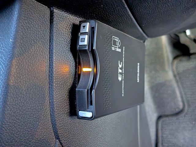 デミオ スポルト 5MT/USB/禁煙/ETC/HID/純16AW/キーレス/AUX/フォグ/電格ミラー/バニティミラー/エアコン/シートリフター/トノカバー(8枚目)