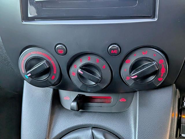 デミオ スポルト 5MT/USB/禁煙/ETC/HID/純16AW/キーレス/AUX/フォグ/電格ミラー/バニティミラー/エアコン/シートリフター/トノカバー(26枚目)