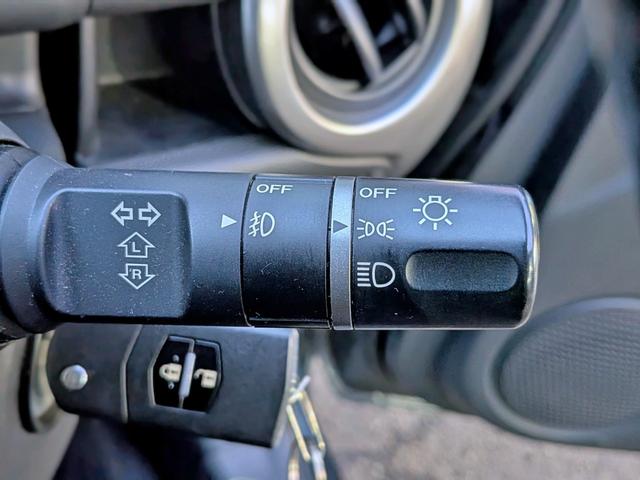 デミオ スポルト 5MT/USB/禁煙/ETC/HID/純16AW/キーレス/AUX/フォグ/電格ミラー/バニティミラー/エアコン/シートリフター/トノカバー(27枚目)