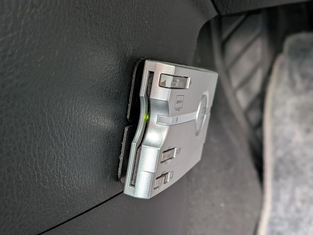 アテンザスポーツ ２３Ｓ　６ＭＴ／ＢＯＳＥサウンド／純１７ＡＷ／ＥＴＣ／ＨＩＤ／フォグ／オートエアコン／シートリフター／バニティミラー／電格ミラー／ステアリモコン／キーレス（8枚目）