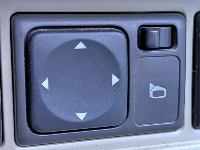 マーチ １２Ｓ　５ＭＴ／禁煙／ＣＤ／シートリフター／エアコン／バニティミラー／電動ミラー／ドリンクホルダー／トノカバー／パワーウィンドウ／純正１４インチホイ―ル（24枚目）