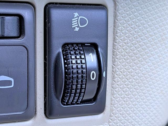 マーチ １２Ｓ　５ＭＴ／禁煙／ＣＤ／シートリフター／エアコン／バニティミラー／電動ミラー／ドリンクホルダー／トノカバー／パワーウィンドウ／純正１４インチホイ―ル（25枚目）