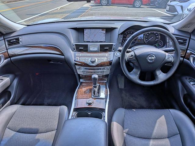 フーガ ２５０ＧＴ　Ａパッケージ　純マルチナビフルセグ／ハーフレザー電動シート／Ｂ・Ｓカメラ／クルコン／ＢＴ／ＨＩＤ／ＥＴＣ／ステリモ／電動シート／デュアルＡＡＣ／スマートキー／純１８ＡＷ／ＣＤ／ＤＶＤ／ＵＳＢ／Ｍサーバ／フォグ（5枚目）
