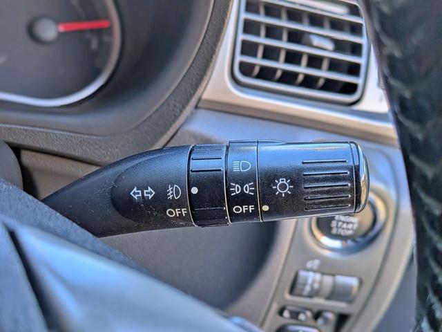 インプレッサ ２０Ｓ　メモリナビ地デジ／ＢＴ／Ｂカメラ／ＨＩＤ／スマートキー／禁煙／ＥＴＣ／フォグ／オートＡＣ／オートコーナーポール／シートリフター／バニティミラー／電格ミラー／トノカバー／１６ＡＷ（30枚目）