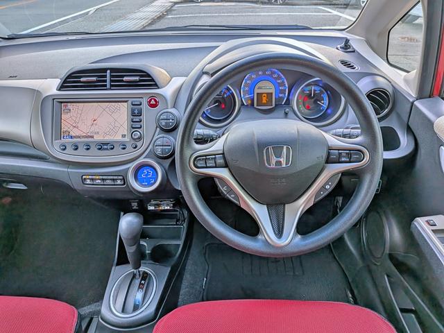 フィットハイブリッド スマートセレクション　純ＨＤＤナビ地デジ／モデューロフルエアロ／ＨＩＤ／ＥＴＣ／Ｂカメラ／ＲＣＡ入力／Ｍサーバ／禁煙／シートカバー／オートＡＣ／クルコン／ステリモ／ウィンカーミラー／シートリフター／ＣＤ／ＤＶＤ／フォグ（26枚目）