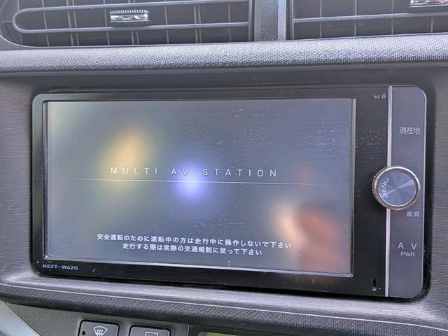 アクア Ｓ　純ナビフルセグ／ＢＴ／ＥＴＣ／スマートキー／純１５ＡＷ／ＣＤ／ＤＶＤ／Ｍサーバー／オートＡＣ／シートリフター／バニティミラー／ウィンカーミラー／オートライト（6枚目）