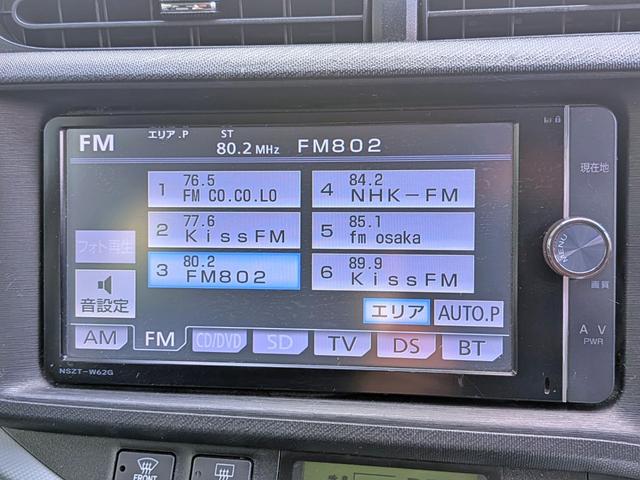 アクア Ｓ　純ナビフルセグ／ＢＴ／ＥＴＣ／スマートキー／純１５ＡＷ／ＣＤ／ＤＶＤ／Ｍサーバー／オートＡＣ／シートリフター／バニティミラー／ウィンカーミラー／オートライト（7枚目）