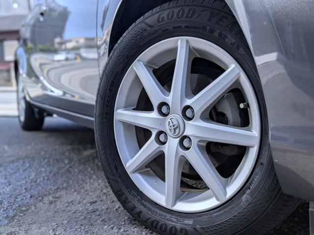 アクア Ｓ　純ナビフルセグ／ＢＴ／ＥＴＣ／スマートキー／純１５ＡＷ／ＣＤ／ＤＶＤ／Ｍサーバー／オートＡＣ／シートリフター／バニティミラー／ウィンカーミラー／オートライト（8枚目）