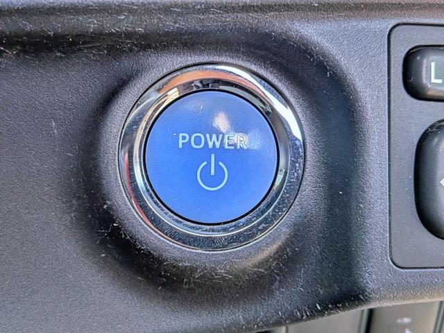 アクア Ｓ　純ナビフルセグ／ＢＴ／ＥＴＣ／スマートキー／純１５ＡＷ／ＣＤ／ＤＶＤ／Ｍサーバー／オートＡＣ／シートリフター／バニティミラー／ウィンカーミラー／オートライト（9枚目）