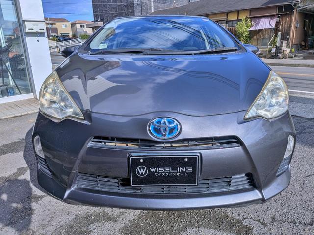 アクア Ｓ　純ナビフルセグ／ＢＴ／ＥＴＣ／スマートキー／純１５ＡＷ／ＣＤ／ＤＶＤ／Ｍサーバー／オートＡＣ／シートリフター／バニティミラー／ウィンカーミラー／オートライト（12枚目）