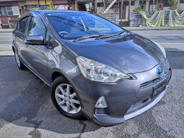 アクア Ｓ　純ナビフルセグ／ＢＴ／ＥＴＣ／スマートキー／純１５ＡＷ／ＣＤ／ＤＶＤ／Ｍサーバー／オートＡＣ／シートリフター／バニティミラー／ウィンカーミラー／オートライト（13枚目）