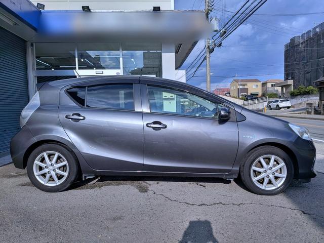 アクア Ｓ　純ナビフルセグ／ＢＴ／ＥＴＣ／スマートキー／純１５ＡＷ／ＣＤ／ＤＶＤ／Ｍサーバー／オートＡＣ／シートリフター／バニティミラー／ウィンカーミラー／オートライト（14枚目）