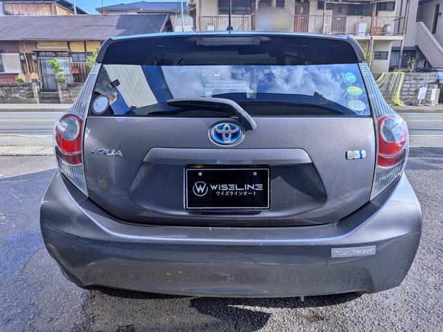 アクア Ｓ　純ナビフルセグ／ＢＴ／ＥＴＣ／スマートキー／純１５ＡＷ／ＣＤ／ＤＶＤ／Ｍサーバー／オートＡＣ／シートリフター／バニティミラー／ウィンカーミラー／オートライト（16枚目）