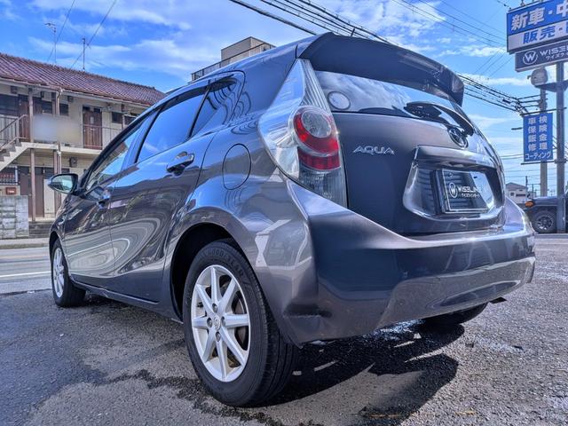 アクア Ｓ　純ナビフルセグ／ＢＴ／ＥＴＣ／スマートキー／純１５ＡＷ／ＣＤ／ＤＶＤ／Ｍサーバー／オートＡＣ／シートリフター／バニティミラー／ウィンカーミラー／オートライト（17枚目）