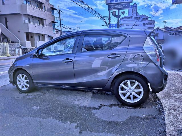 アクア Ｓ　純ナビフルセグ／ＢＴ／ＥＴＣ／スマートキー／純１５ＡＷ／ＣＤ／ＤＶＤ／Ｍサーバー／オートＡＣ／シートリフター／バニティミラー／ウィンカーミラー／オートライト（18枚目）