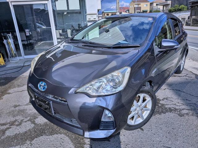 アクア Ｓ　純ナビフルセグ／ＢＴ／ＥＴＣ／スマートキー／純１５ＡＷ／ＣＤ／ＤＶＤ／Ｍサーバー／オートＡＣ／シートリフター／バニティミラー／ウィンカーミラー／オートライト（19枚目）