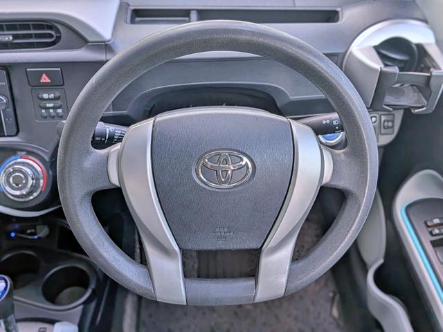 アクア Ｓ　純ナビフルセグ／ＢＴ／ＥＴＣ／スマートキー／純１５ＡＷ／ＣＤ／ＤＶＤ／Ｍサーバー／オートＡＣ／シートリフター／バニティミラー／ウィンカーミラー／オートライト（23枚目）