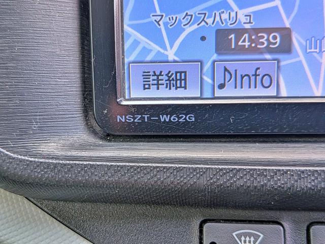 アクア Ｓ　純ナビフルセグ／ＢＴ／ＥＴＣ／スマートキー／純１５ＡＷ／ＣＤ／ＤＶＤ／Ｍサーバー／オートＡＣ／シートリフター／バニティミラー／ウィンカーミラー／オートライト（24枚目）