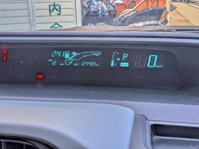 アクア Ｓ　純ナビフルセグ／ＢＴ／ＥＴＣ／スマートキー／純１５ＡＷ／ＣＤ／ＤＶＤ／Ｍサーバー／オートＡＣ／シートリフター／バニティミラー／ウィンカーミラー／オートライト（27枚目）