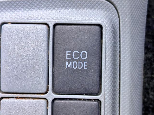 アクア Ｓ　純ナビフルセグ／ＢＴ／ＥＴＣ／スマートキー／純１５ＡＷ／ＣＤ／ＤＶＤ／Ｍサーバー／オートＡＣ／シートリフター／バニティミラー／ウィンカーミラー／オートライト（29枚目）