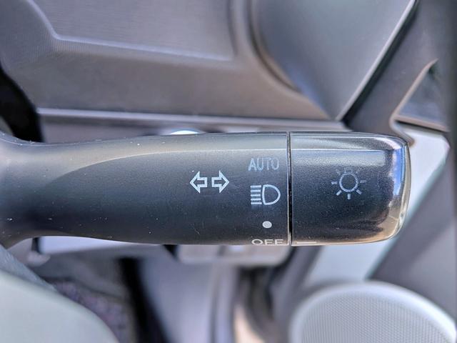 アクア Ｓ　純ナビフルセグ／ＢＴ／ＥＴＣ／スマートキー／純１５ＡＷ／ＣＤ／ＤＶＤ／Ｍサーバー／オートＡＣ／シートリフター／バニティミラー／ウィンカーミラー／オートライト（34枚目）