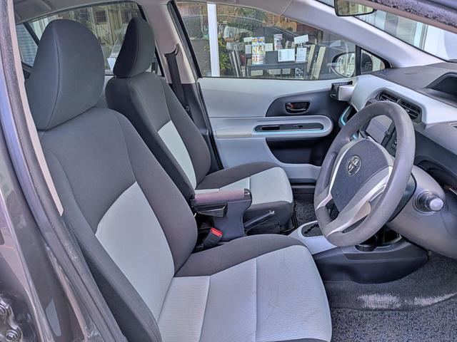 アクア Ｓ　純ナビフルセグ／ＢＴ／ＥＴＣ／スマートキー／純１５ＡＷ／ＣＤ／ＤＶＤ／Ｍサーバー／オートＡＣ／シートリフター／バニティミラー／ウィンカーミラー／オートライト（40枚目）