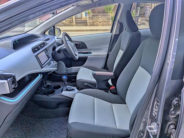 アクア Ｓ　純ナビフルセグ／ＢＴ／ＥＴＣ／スマートキー／純１５ＡＷ／ＣＤ／ＤＶＤ／Ｍサーバー／オートＡＣ／シートリフター／バニティミラー／ウィンカーミラー／オートライト（43枚目）