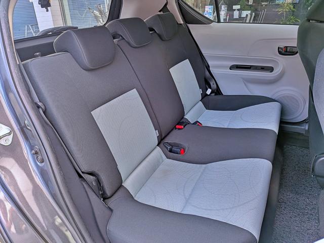 アクア Ｓ　純ナビフルセグ／ＢＴ／ＥＴＣ／スマートキー／純１５ＡＷ／ＣＤ／ＤＶＤ／Ｍサーバー／オートＡＣ／シートリフター／バニティミラー／ウィンカーミラー／オートライト（47枚目）