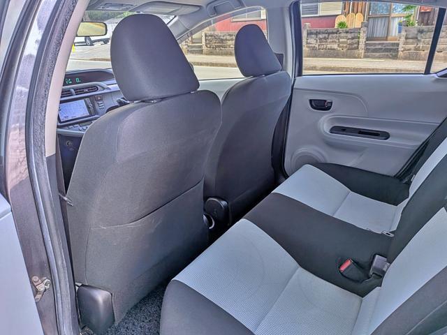 アクア Ｓ　純ナビフルセグ／ＢＴ／ＥＴＣ／スマートキー／純１５ＡＷ／ＣＤ／ＤＶＤ／Ｍサーバー／オートＡＣ／シートリフター／バニティミラー／ウィンカーミラー／オートライト（48枚目）