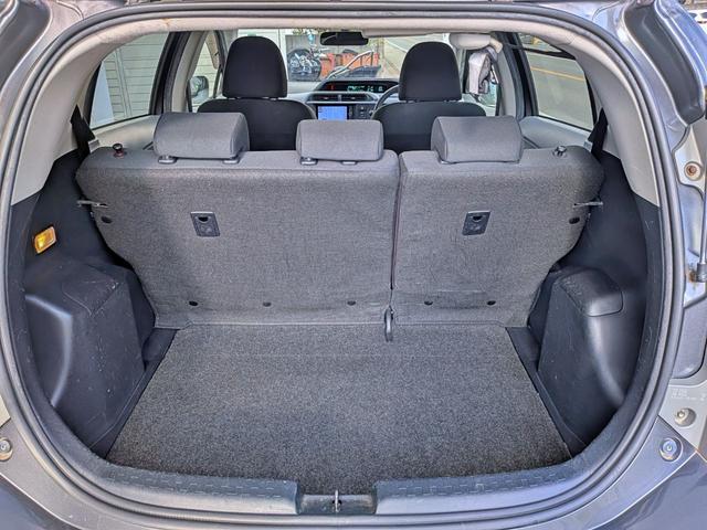 アクア Ｓ　純ナビフルセグ／ＢＴ／ＥＴＣ／スマートキー／純１５ＡＷ／ＣＤ／ＤＶＤ／Ｍサーバー／オートＡＣ／シートリフター／バニティミラー／ウィンカーミラー／オートライト（51枚目）