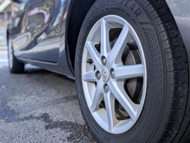 アクア Ｓ　純ナビフルセグ／ＢＴ／ＥＴＣ／スマートキー／純１５ＡＷ／ＣＤ／ＤＶＤ／Ｍサーバー／オートＡＣ／シートリフター／バニティミラー／ウィンカーミラー／オートライト（54枚目）