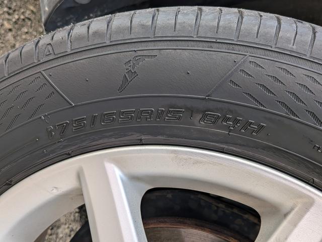 アクア Ｓ　純ナビフルセグ／ＢＴ／ＥＴＣ／スマートキー／純１５ＡＷ／ＣＤ／ＤＶＤ／Ｍサーバー／オートＡＣ／シートリフター／バニティミラー／ウィンカーミラー／オートライト（58枚目）